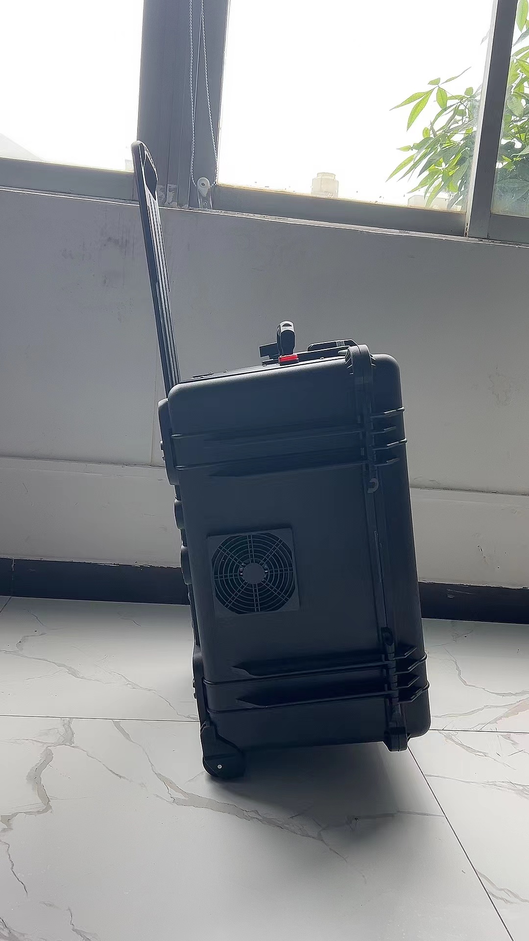 天水手拉箱型移动通信干扰器